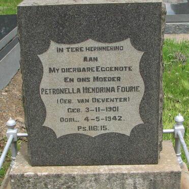 FOURIE Petronella Hendrina nee van DEVENTER 1901-1942