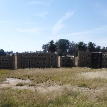 1. Muur van Herinnering / Memorial Wall