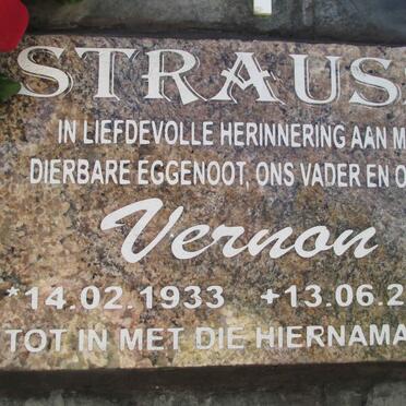 STRAUSS Vernon 1933-2014