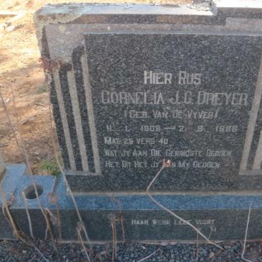 DREYER Nicholas J. 1904-1948 &amp; Cornelia J.C. VAN DE VYVER 1908-1966