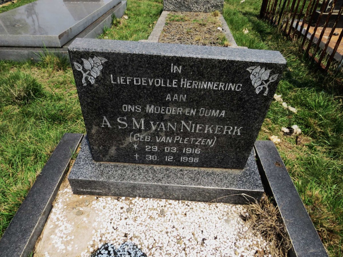 NIEKERK A.S.M., van nee VAN PLETZEN 1916-1996