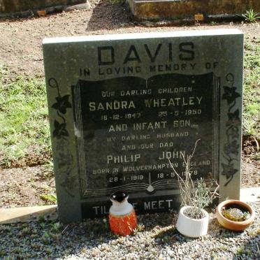 DAVIS Philip John 1919-1978 :: DAVIS Sandra Wheatley 1947-1950 :: DAVIS Infant son
