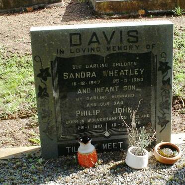 DAVIS Philip John 1919-1978 :: DAVIS Sandra Wheatley 1947-1950 :: DAVIS Infant son