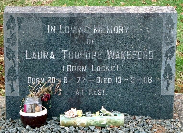 WAKEFORD Laura Tudhope nee LOCKE 1877-1966