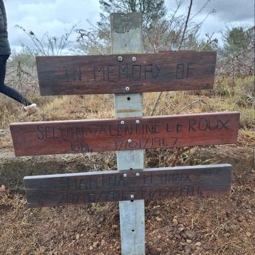 Eastern Cape, BEDFORD, Edge of town, Single graves