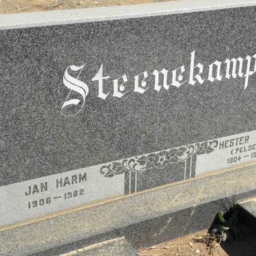 STEENEKAMP Jan Harm 1908-1982 &amp; Hester Johanna PELSER 1904-1995