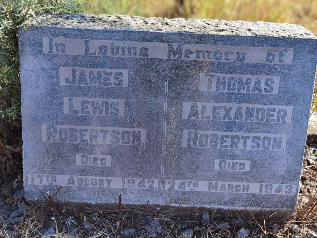 ROBERTSON James Lewis -1942 :: ROBERTSON Thomas Alexander -1943