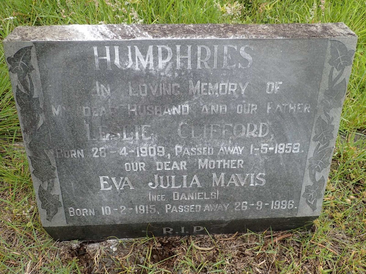 HUMPHRIES Leslie Clifford 1909-1959 &amp; Eva Julia Mavis DANIELS 1915-1996