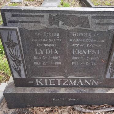 KIETZMANN Ernst 1897-1961 & Lydia 1897-1981