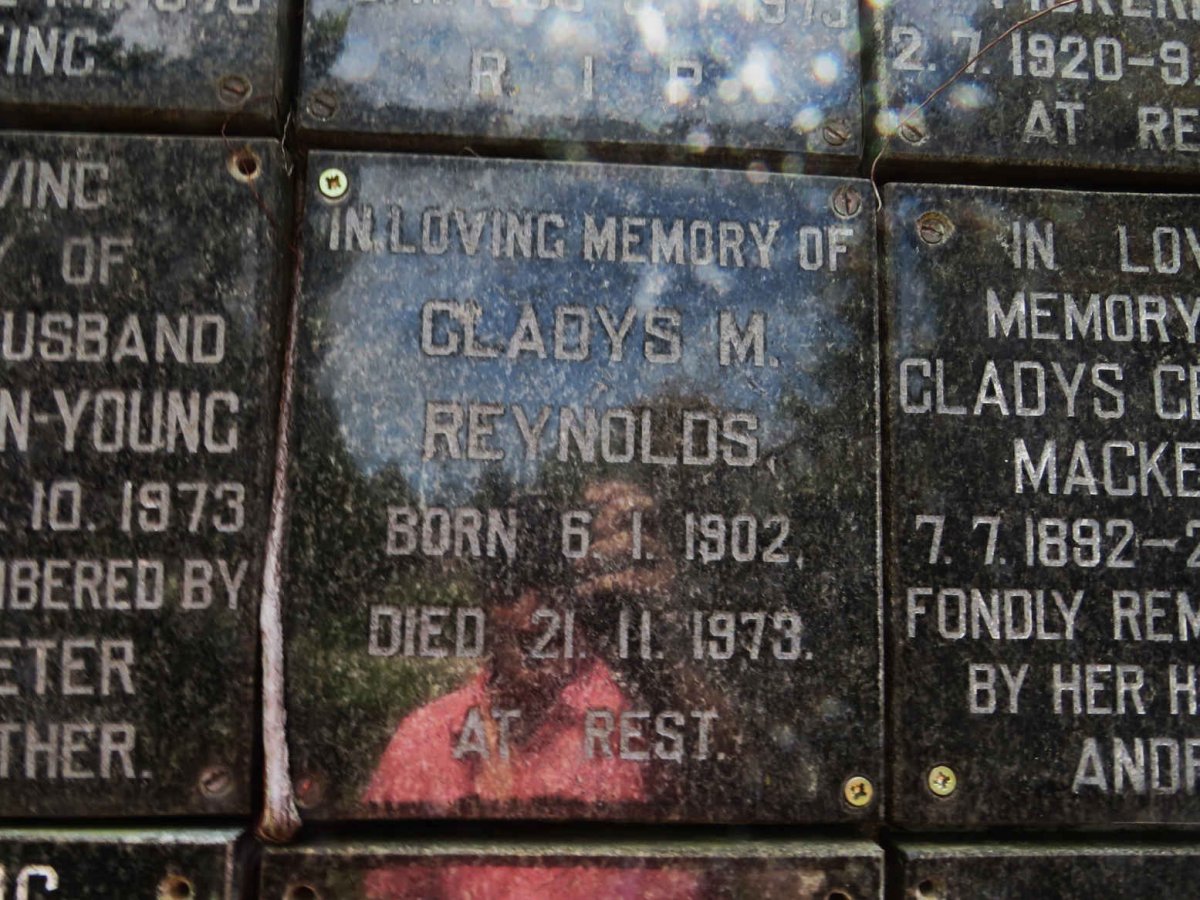 REYNOLDS Gladys M. 1902-1973