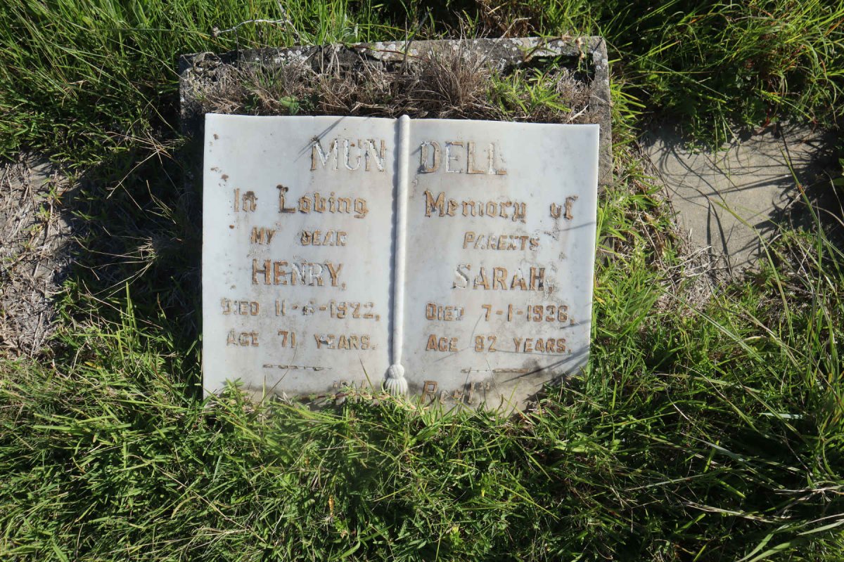 MUNDELL Henry -1922 &amp; Sarah -1926