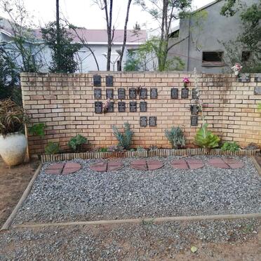 1. Overview of Memorial wall / Oorsig van Gedenk muur
