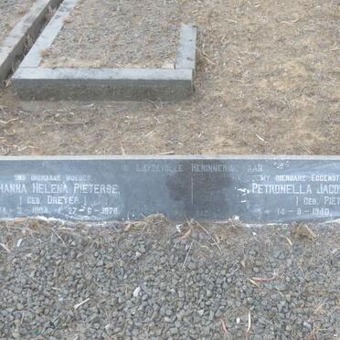 PIETERSE Johanna Helena nee DREYER 1904-1978 :: VAN ROOYEN Petronella Jacoba nee PIETERSE 1940-1972