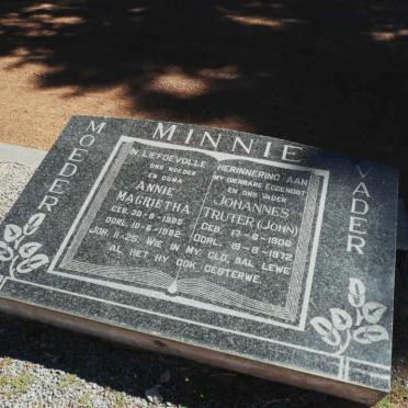 MINNIE Johannes Truter 1906-1972 &amp; Annie Magrietha 1905-1982