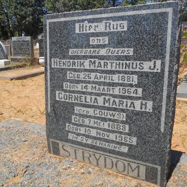 STRYDOM Hendrik Marthinus J. 1881-1964 &amp; Cornelia Maria H. GOUWS 1888-1965