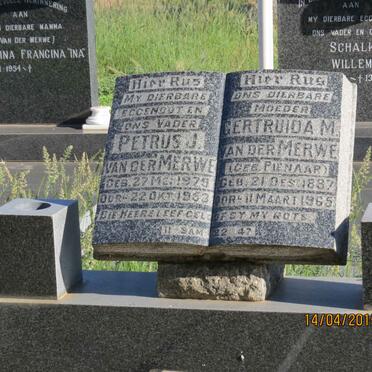MERWE Petrus J., van der 1879-1953 &amp; Gertruida M. PIENAAR 1887-1965