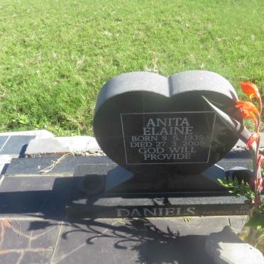 DANIELS Anita Elaine 1939-2009 :: BRINK Elizabeth Regina 1931-2004