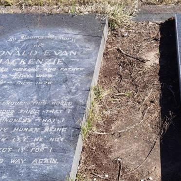 MACKENZIE Ronald Evan 1925-1978 &amp; Ethel Vivian Vernon 1923-2011