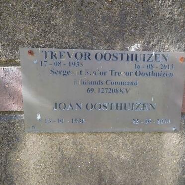 OOSTHUIZEN Trevor 1935-2013 &amp; Joan 1936-2014