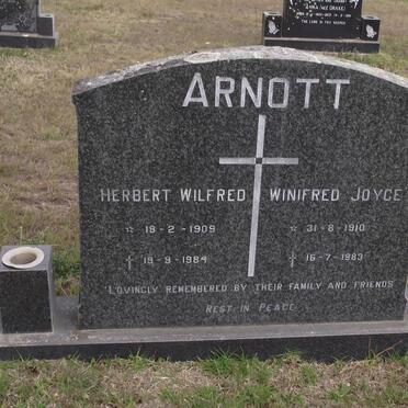 ARNOTT Herbert Wilfred 1909-1984 &amp; Winifred Joyce 1910-1983