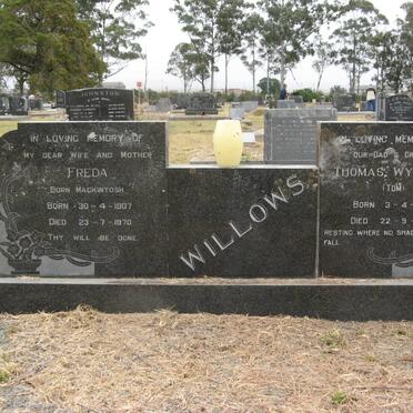 WILLOWS Thomas Wyebury 1905-1975 &amp; Freda MACKINTOSH 1907-1970