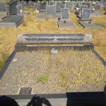 HEERDEN Willem Jacobus, van 1905-1974 &amp; Mary Ireen FRIES 1915-1996