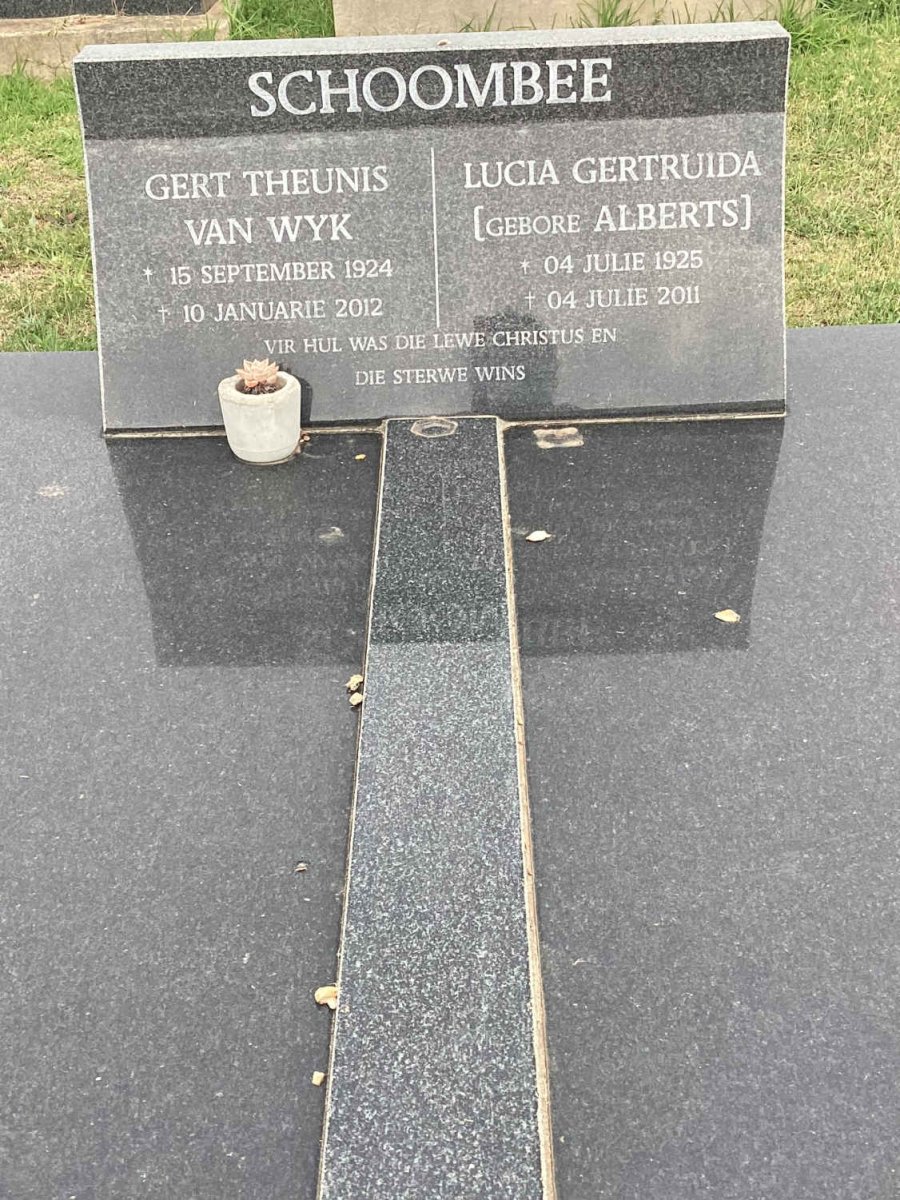 SCHOOMBEE Gert Theunis Van Wyk 1924-2012 &amp; Lucia Gertruida ALBERTS 1925-2011