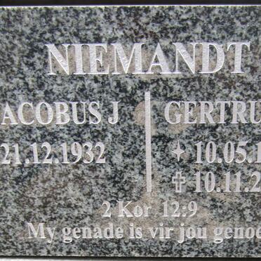 NIEMANDT Jacobus J. 1932- &amp; Gertruida M. 1942-2017