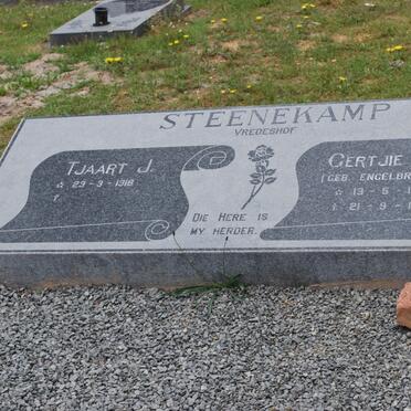 STEENEKAMP Tjaart J. 1918 &amp; Gertjie J. ENGELBRECHT 1912-1996