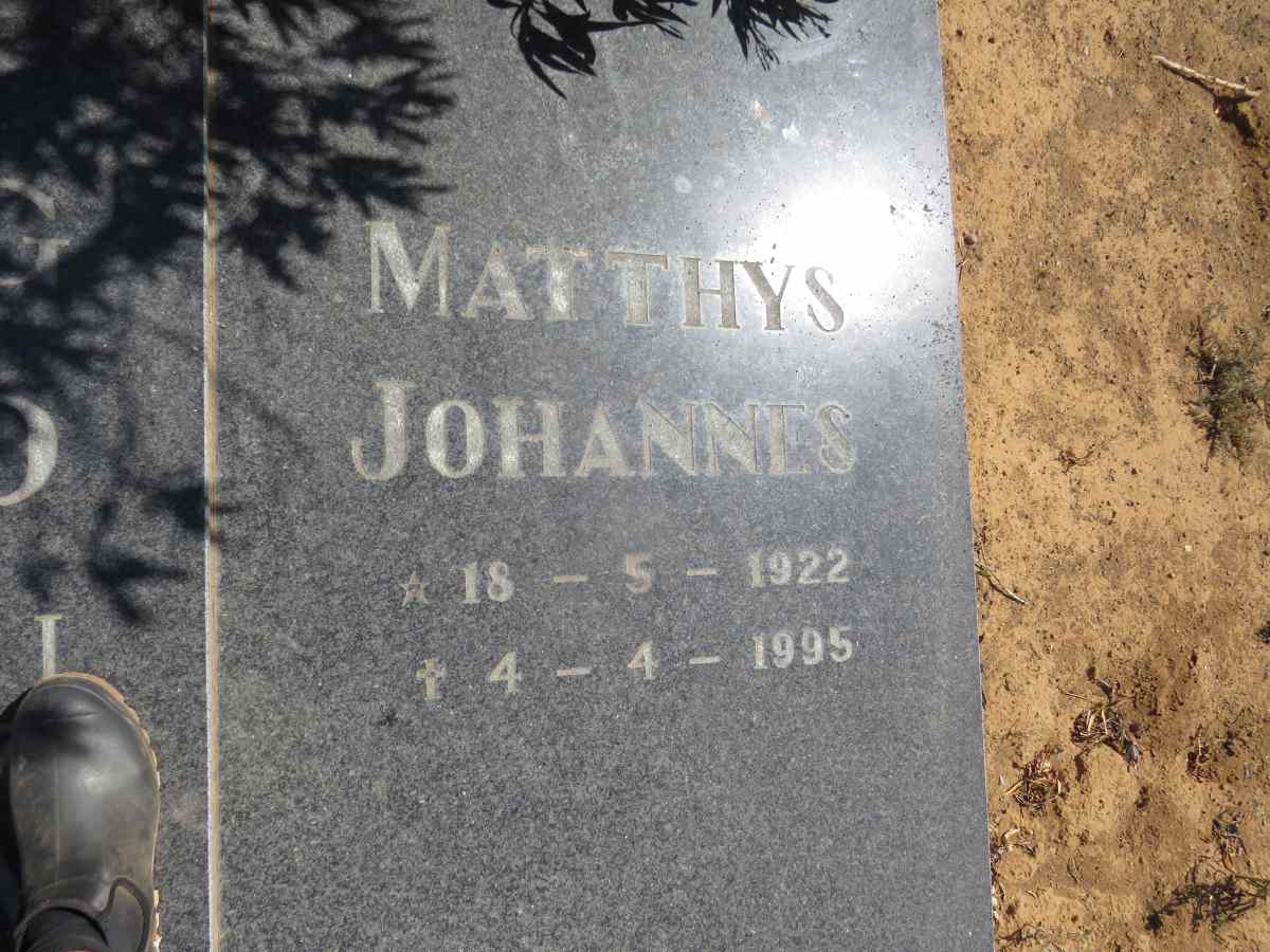 GOUWS Matthys Johannes 1922-1995 & Eileen 1929-2007_2