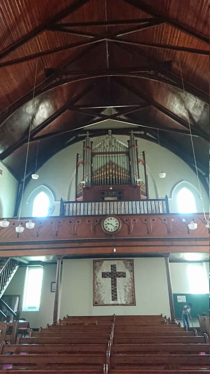 4. Oorsig/Overview: Jansenville N.G. Kerk, Oos-Kaap: Binne-aansig: gallery en orrel.
