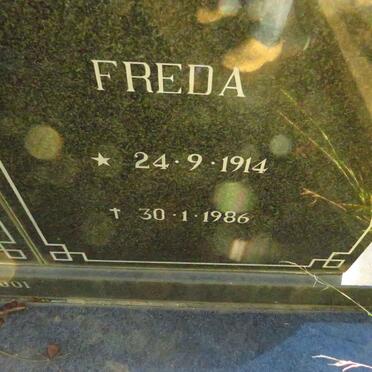 KRITZINGER Bokkie 1911-1981 & Freda 1914-1986 _3