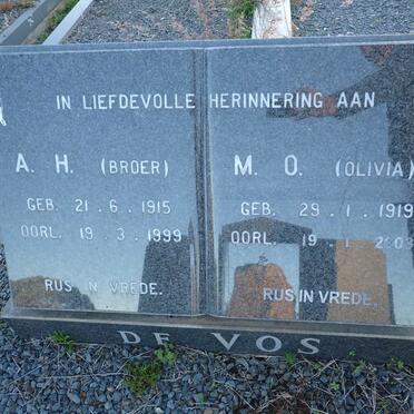 VOS A.H., de 1915-1999 & M.O. 1919-2003