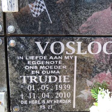 VOSLOO Trudie 1939-2010