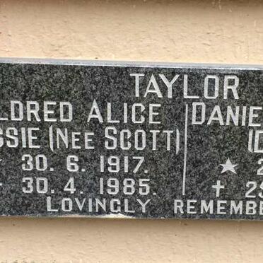 TAYLOR Daniel Vaughan 1913-2002 &amp; Mildred Alice Jessie SCOTT 1917-1985