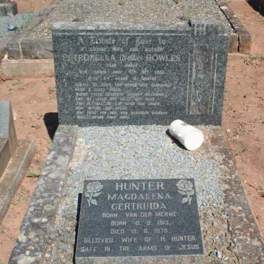 BOWLES Petronella nee SWART -1952 :: HUNTER Magdalena Gertruida nee VAN DER MERWE 1913-1975