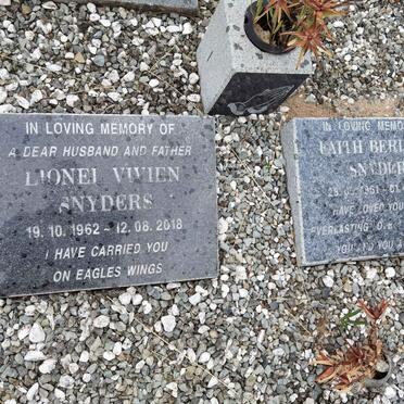 Sn - Surnames starting with the letters Sn