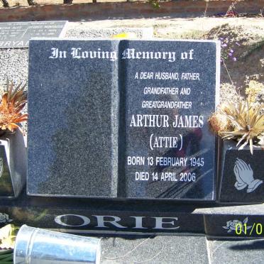 JAMES Arthur 1945-2006