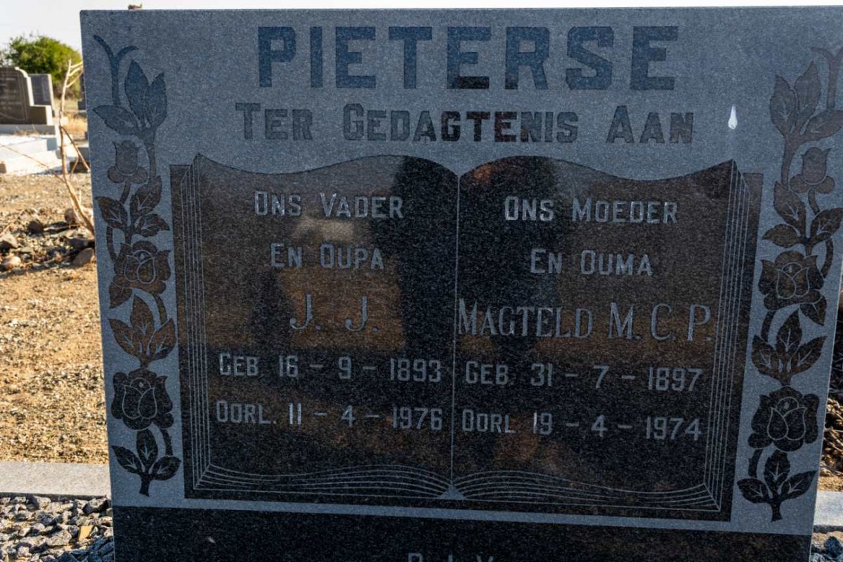 PIETERSE J.J. 1893-1976 & Magteld M.C.P. 1897-1974