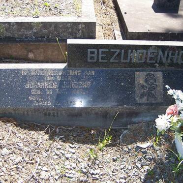 BEZUIDENHOUT Johannes Jurgens 18?5- &amp; Martha Louica KRIEL 18?9-1974