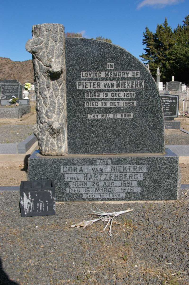 NIEKERK Pieter, van 1891-1958 & Cora HARTZENBERG 1891-1976