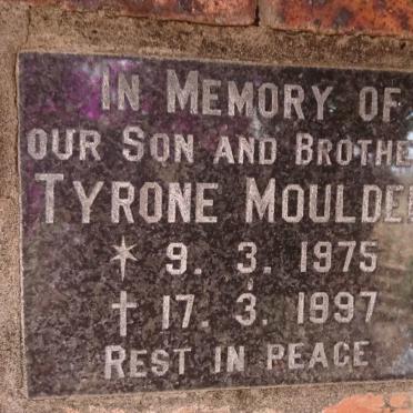MOULDER Tyrone 1975-1997