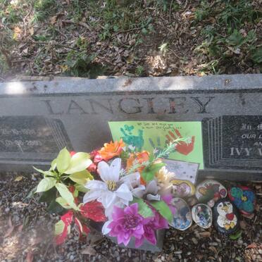 LANGLEY Owen Harold 1924-2003 &amp; Ivy Valerie 1926-2016