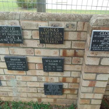 TONKS Robin -1991 :: TONKS William F. 1929-1997 :: TONKS Anne 1927-2003
