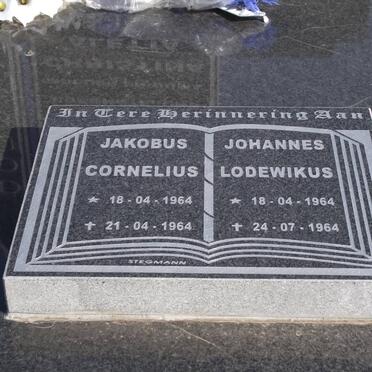 DOUBELL :: VAN HEERDEN