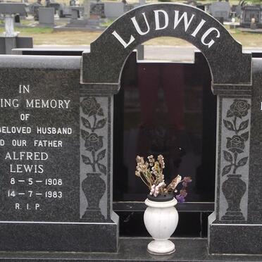 LUDWIG Alfred Lewis 1908-1983 &amp; Thora Beatrice 1918-1986