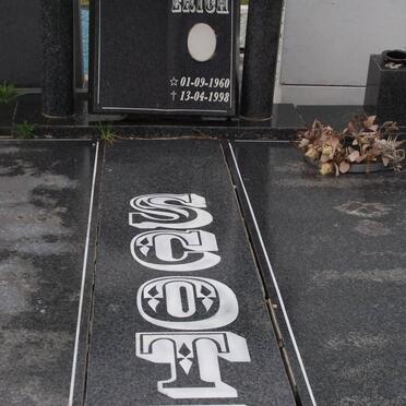 SCOTT Erich 1960-1998