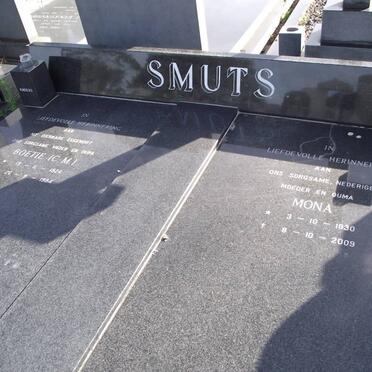 SMUTS C.M. 1924-1984 &amp; Mona 1930-2009