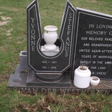 WESTHUIZEN Stefanus Gideon, van der 1921-1998 &amp; Yvonne 1926-1997