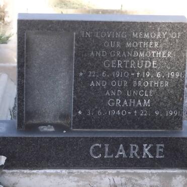 CLARKE Gertrude 1910-1991 :: CLARKE Graham 1940-1991